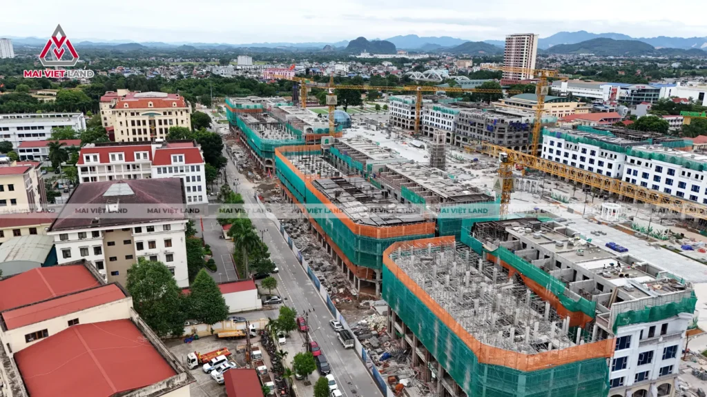 Ảnh thực tế dãy shophouse Central Square Thái Nguyên đang thi công