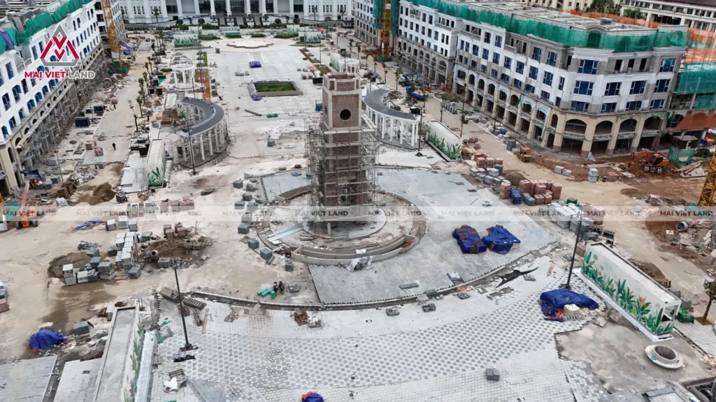 Ảnh thực tế quảng trường và tháp đồng hồ tại Central Square Thái Nguyên
