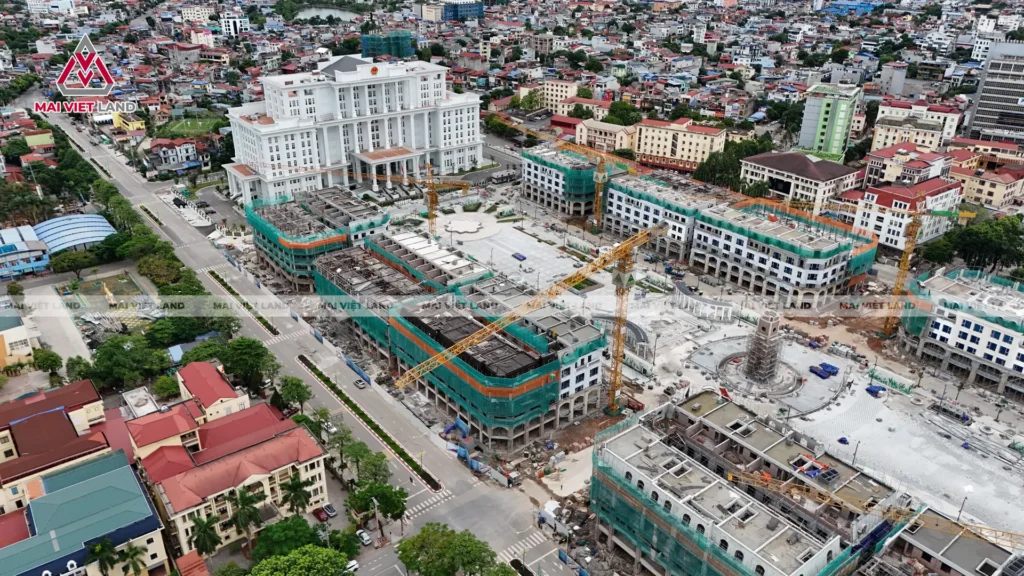 Ảnh thực tế shophouse Central Square, phía sau là trụ sở hành chính tỉnh Thái Nguyên
